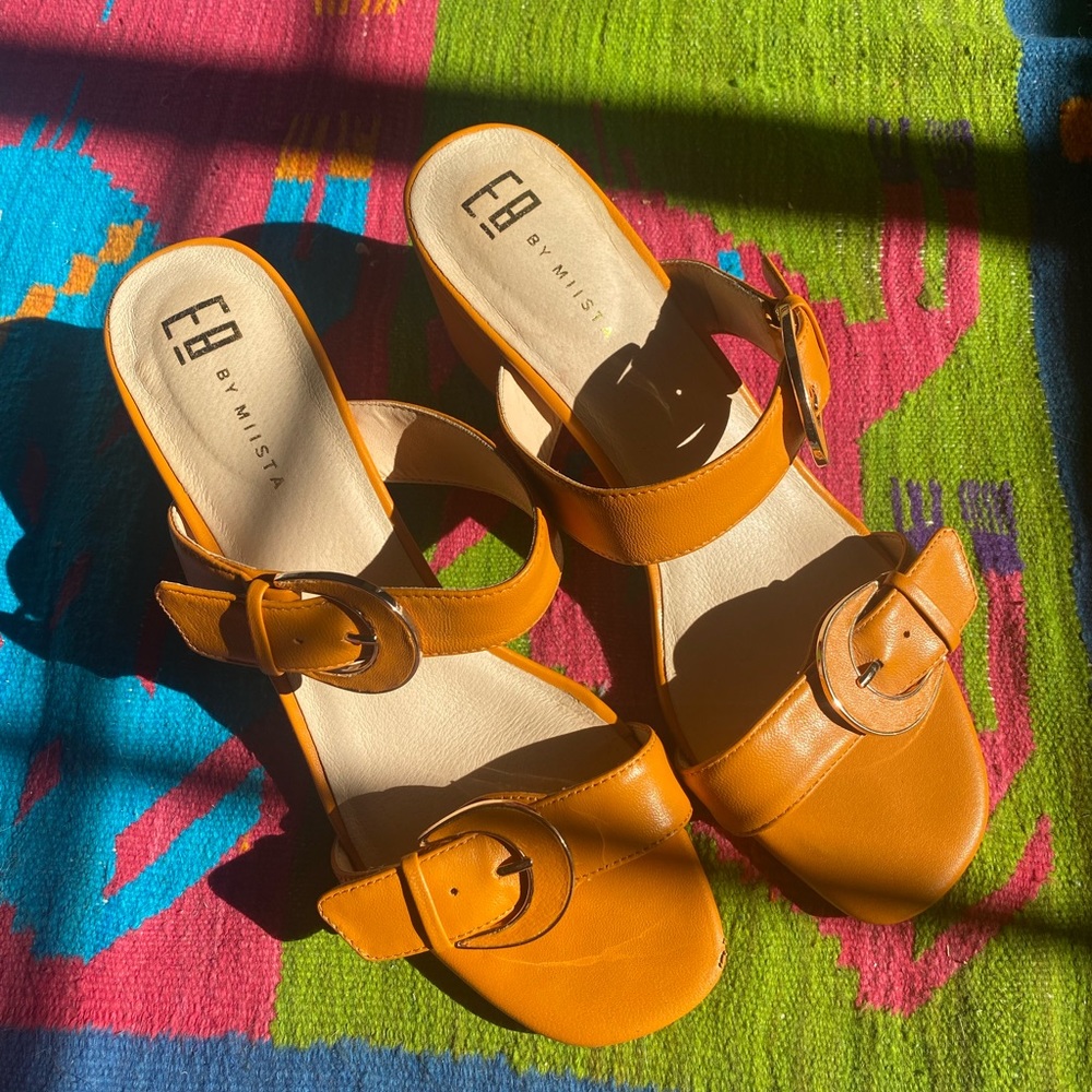 MIISTA sandals size 9